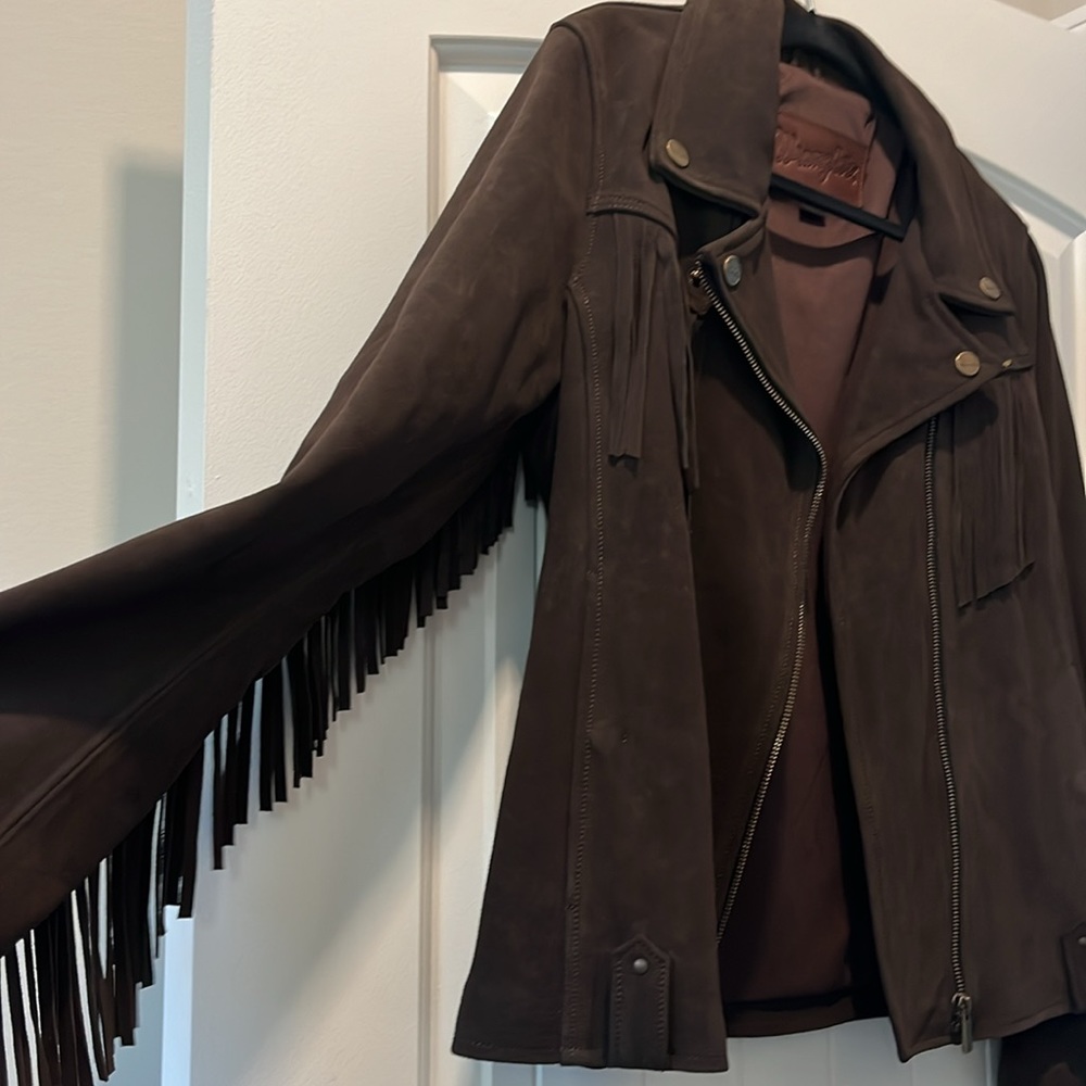 Fits like a large.  Wrangler Fringe leather suede jacket